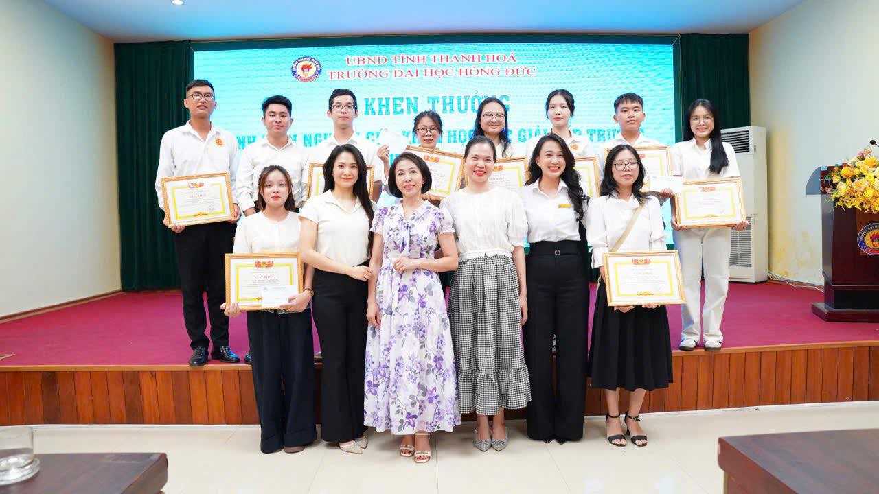 TỔNG KẾT HOẠT ĐỘNG SINH VIÊN NGHIÊN CỨU KHOA HỌC NĂM HỌC 2024 - 2025